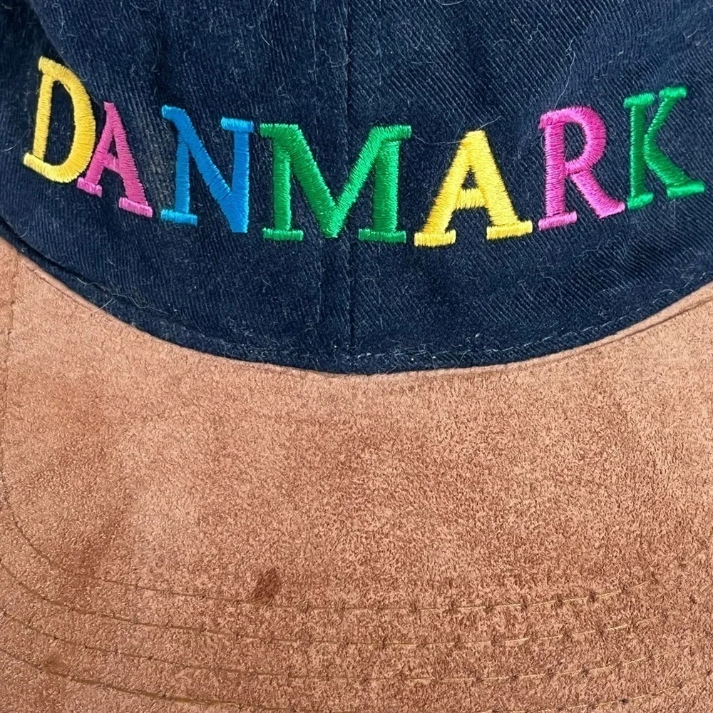 Suede Baseball Cap with the Logo Denmark